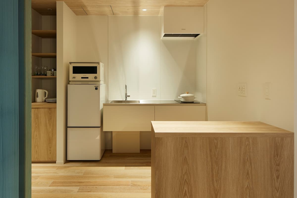 suite, non smoking | private kitchen | fridge, microwave, oven, stovetop
