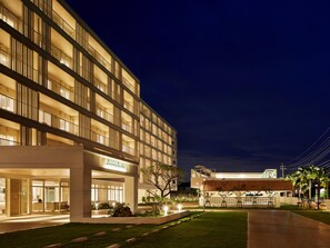 Front of property – evening/night - Loisir Living Suites Seragaki (Onna)