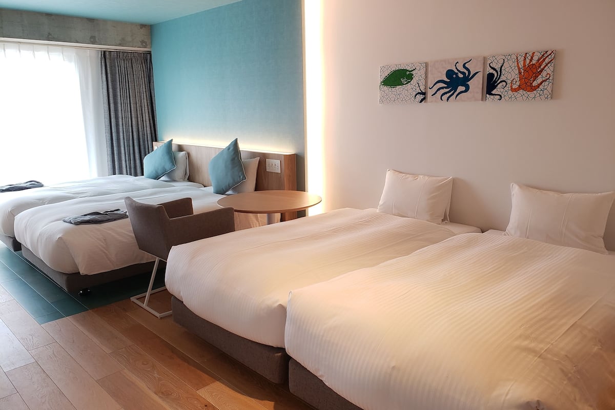 corner twin, non smoking | in-room safe, desk, laptop workspace, blackout curtains