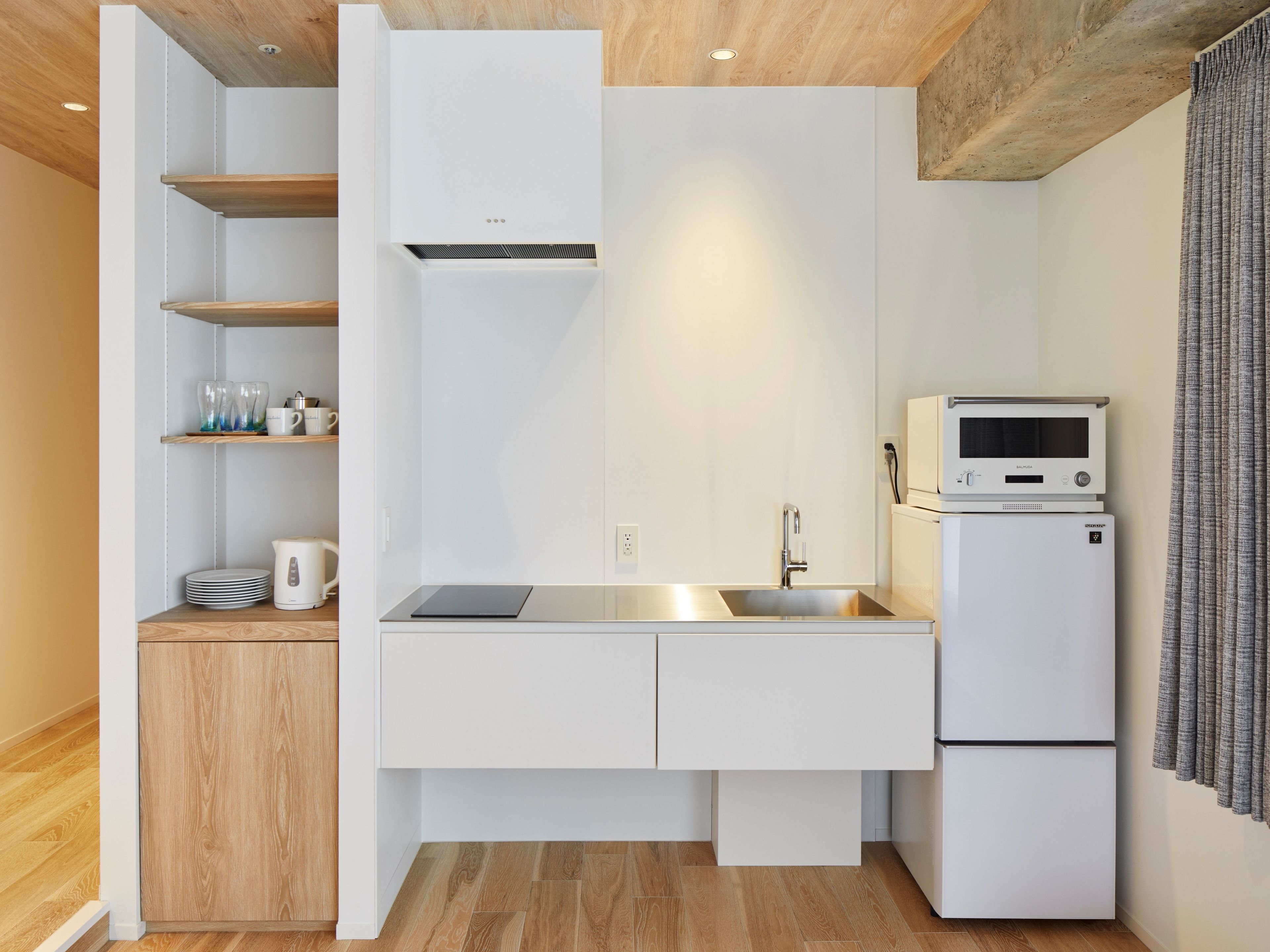 corner twin, non smoking | private kitchen | fridge, microwave, oven, stovetop