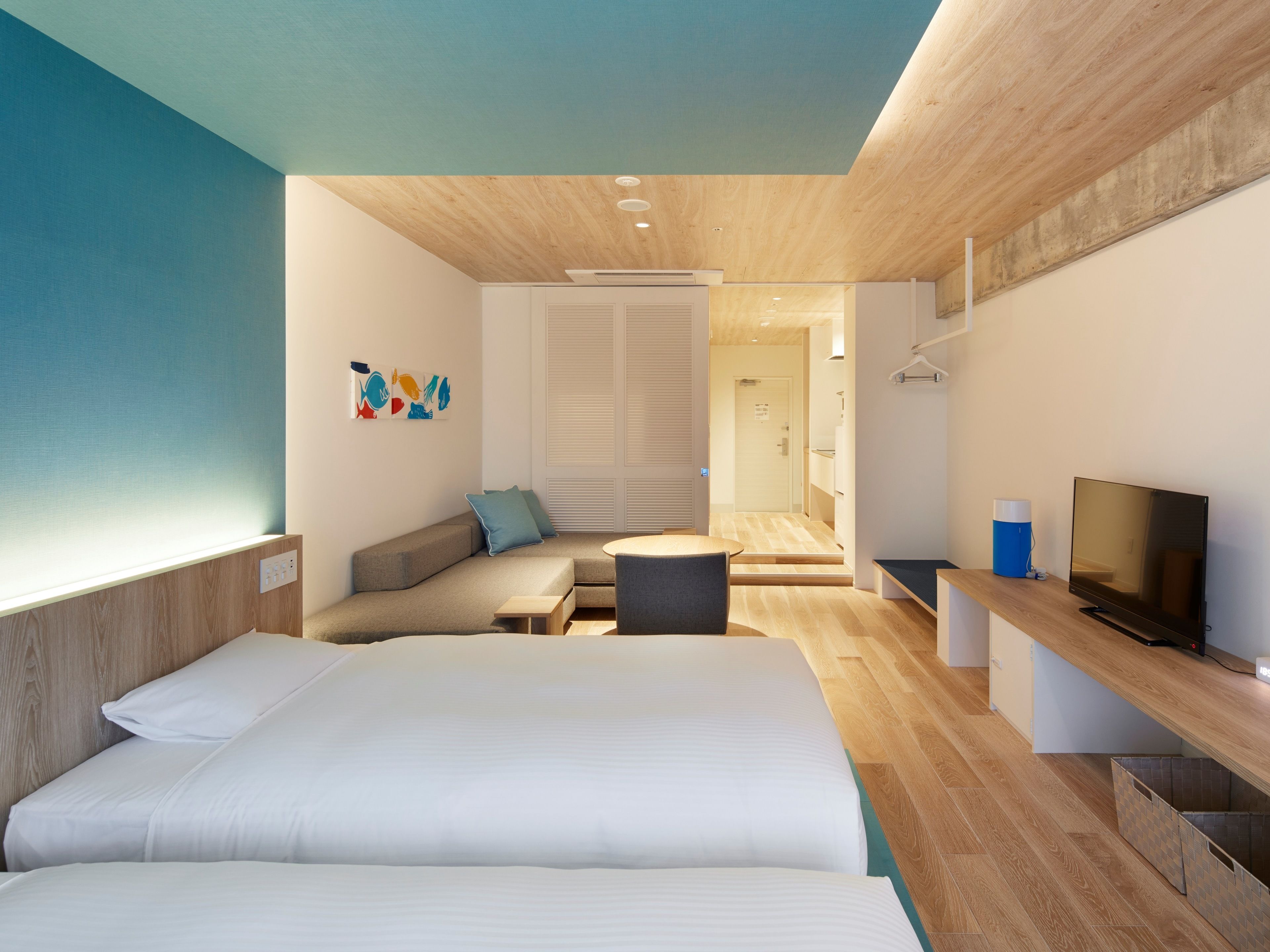 top floor twin, non smoking | in-room safe, desk, laptop workspace, blackout curtains