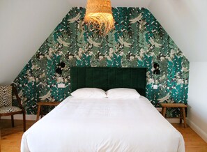 4 bedrooms, iron/ironing board, travel cot, free WiFi