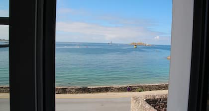 4 Schlafzimmer Haus mit Charakter mit Blick auf das Meer, 5m Zugang zum Strand