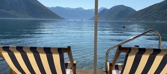 Villa Radonic Unit B - Prachtig uitzicht, geweldige locatie, aan het water, parking