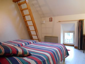 3 bedrooms, iron/ironing board, travel cot, free WiFi