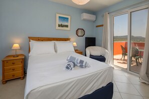 2 chambres, coffres-forts dans les chambres, fer et planche Ă repasser