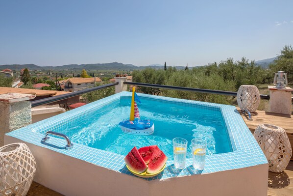 Outdoor spa tub - Kali Tychi - Pool & Sea Views. (Katastari)