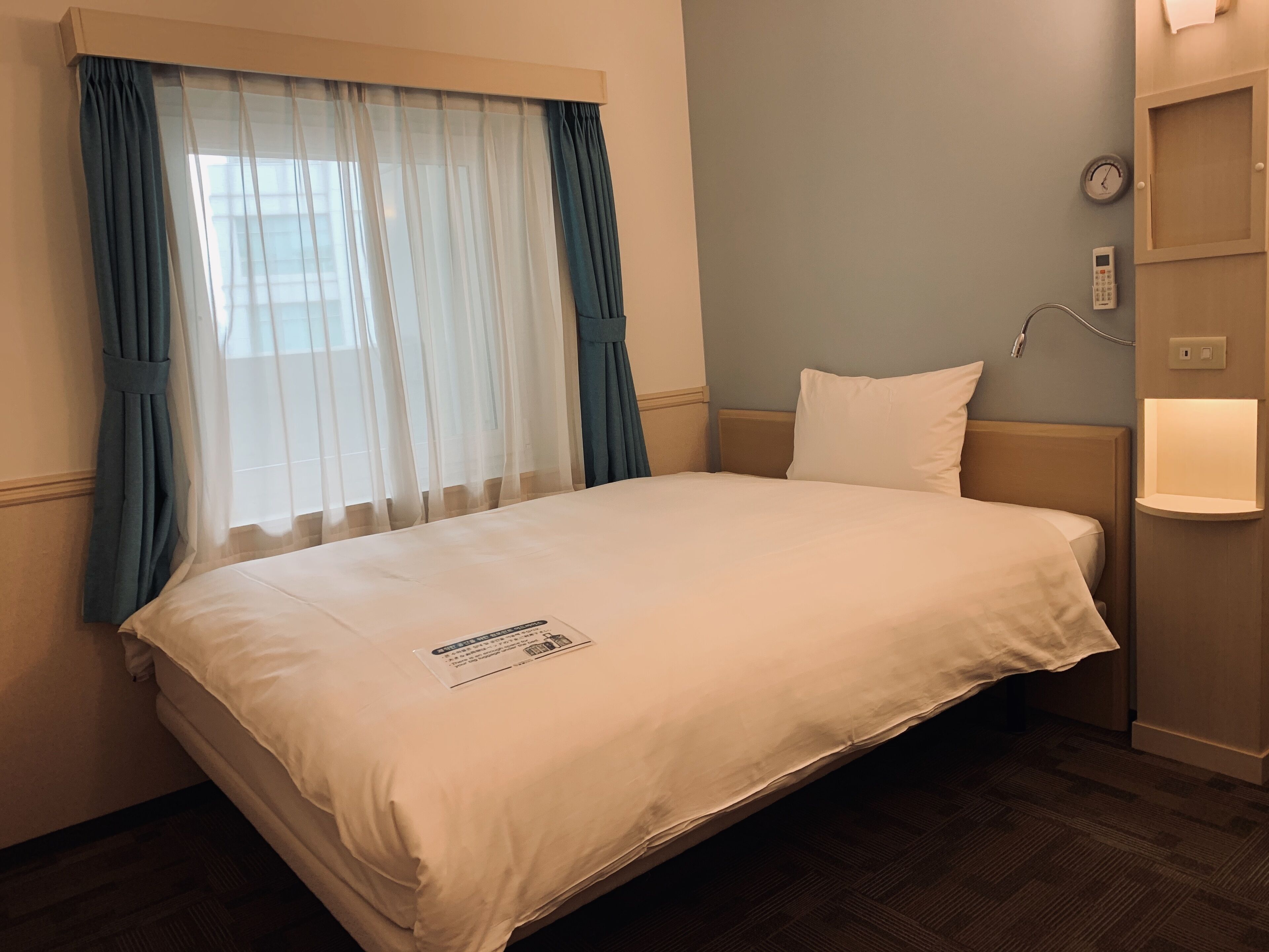 single room, 1 double bed, non smoking | in-room safe, blackout curtains, iron/ironing board, free wifi