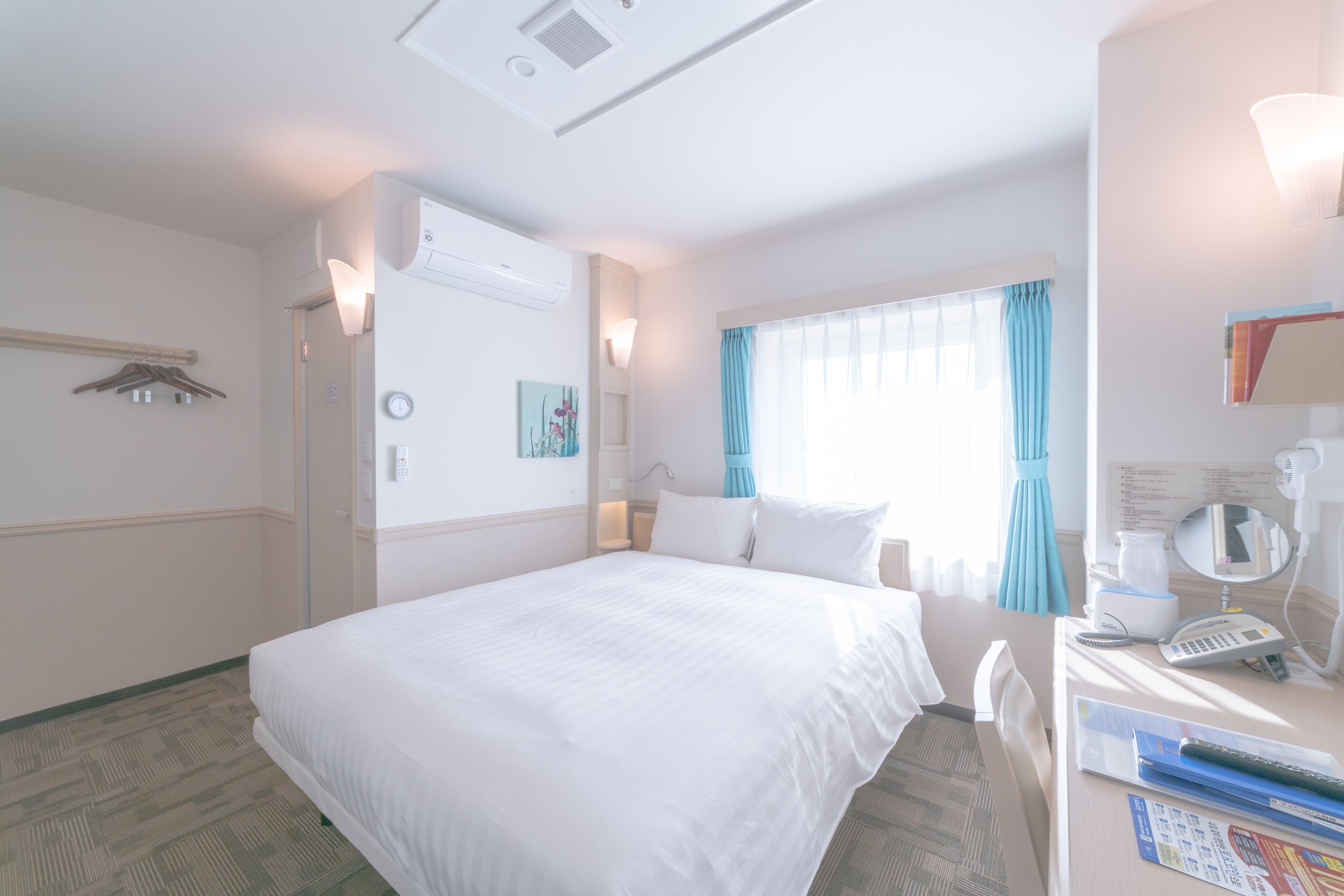 Double Room, 1 Queen Bed, Non Smoking | In-room safe, blackout drapes, iron/ironing board, free WiFi