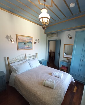 4 bedrooms, in-room safe, desk, iron/ironing board