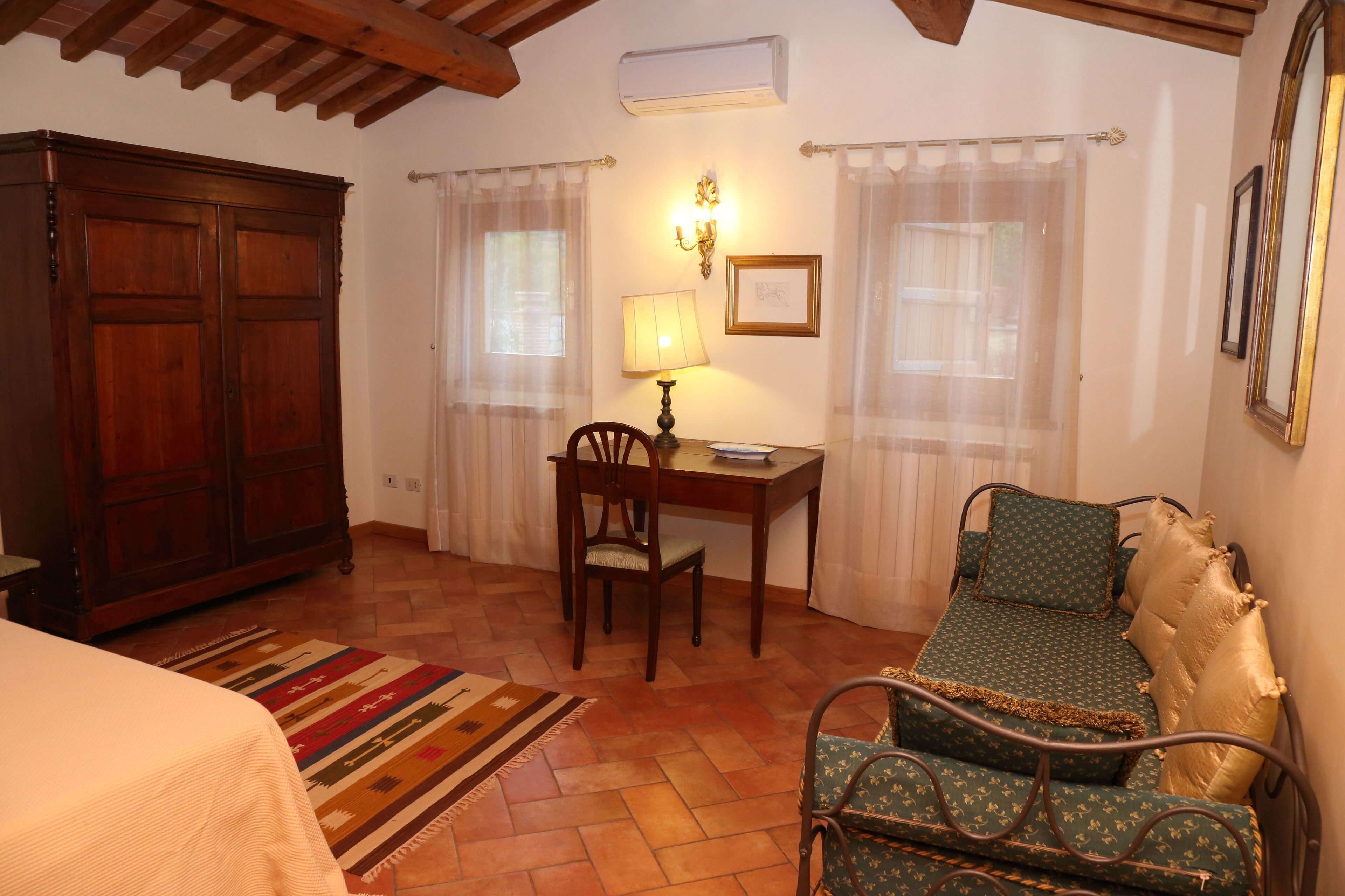 Two-room apartment in an ancient villa with swimming pool located between Lucca and Florence