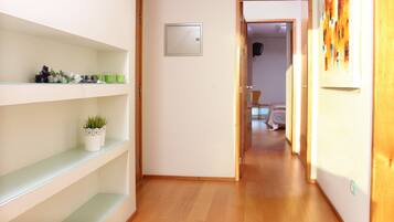 2 slaapkamers, een strijkplank/strijkijzer, wifi, beddengoed