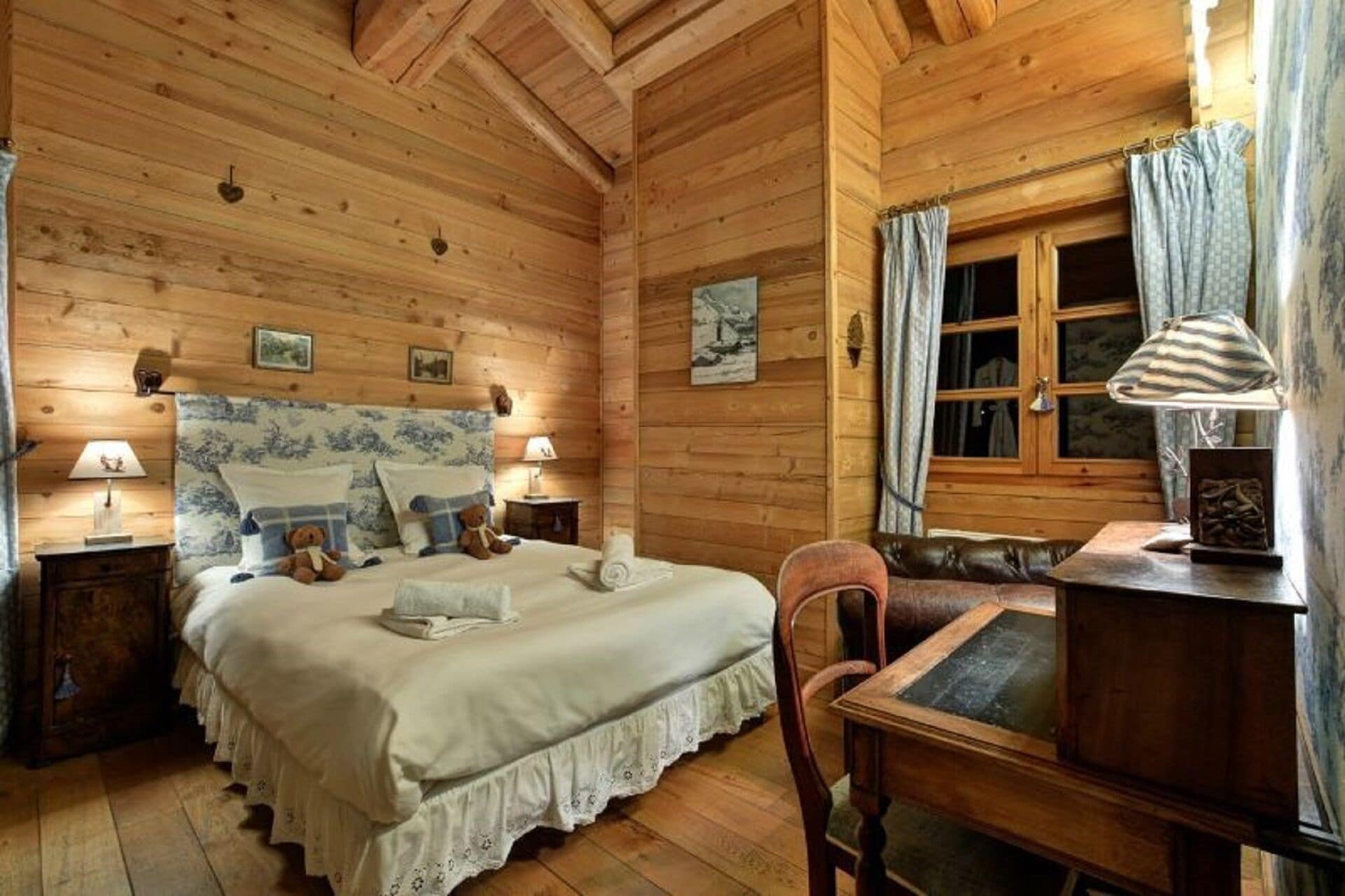 7 chambres, fer et planche à repasser, Wi-Fi, draps fournis