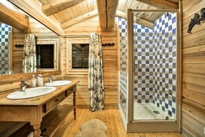 Bathtub, hair dryer, towels
