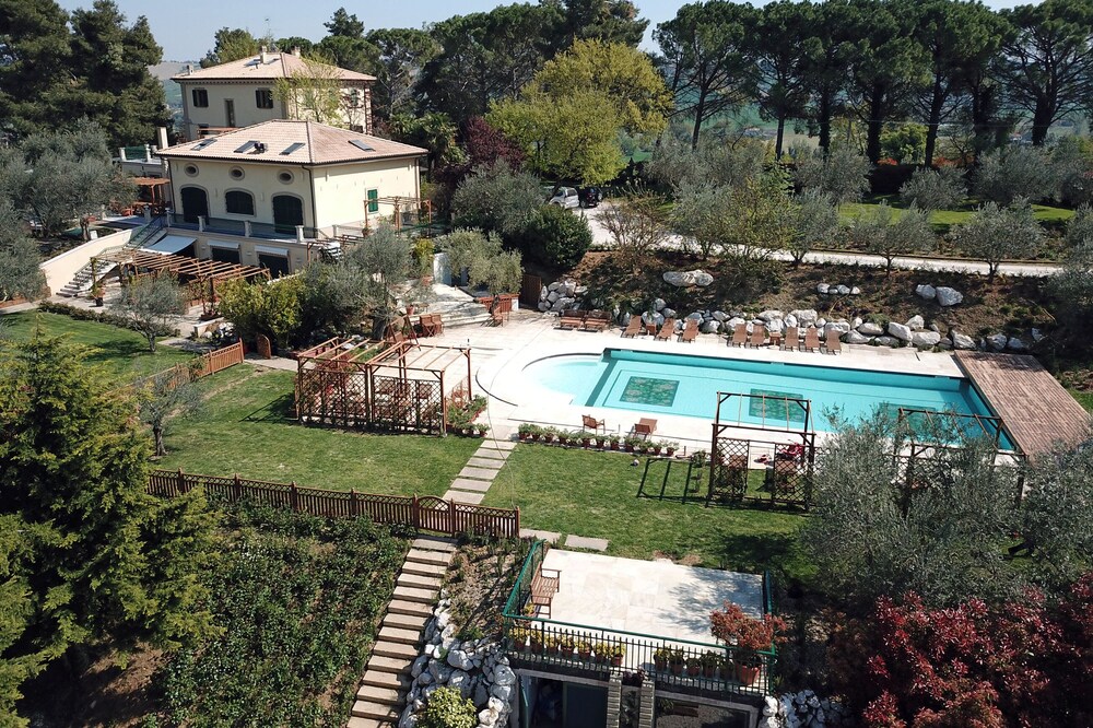 La Limonaia-Entire Villa with swimming pool