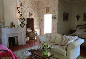 Télévision, cheminée