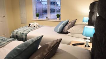 2 bedrooms, iron/ironing board, internet, bed sheets