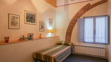 3 slaapkamers, een strijkplank/strijkijzer, wifi, beddengoed