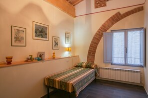 3 slaapkamers, een strijkplank/strijkijzer, wifi, beddengoed