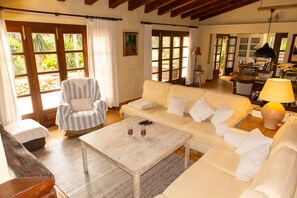 Téléviseur, foyer, lecteur de DVD