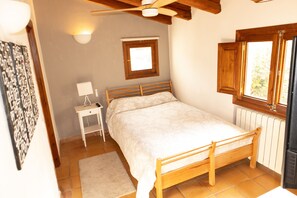 4 chambres, fer et planche à repasser, Wi-Fi, draps fournis