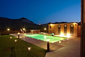 A heated pool - Spectacular designer house, with heated pool, 8 minutes from the beach. (Ea)