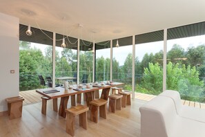 Dining - Spectacular designer house, with heated pool, 8 minutes from the beach. (Ea)