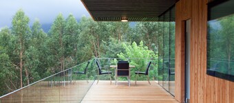 Spectacular designer house, with heated pool, 8 minutes from the beach.