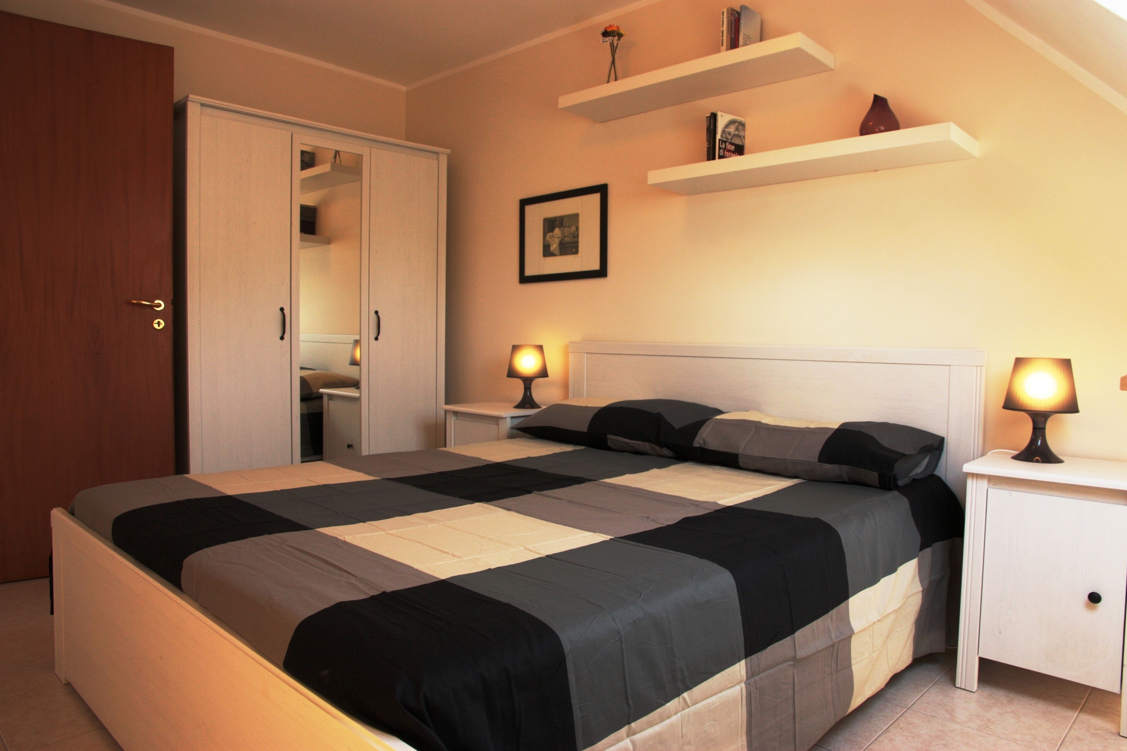 Modern, functional and welcoming. three-room apartment in the center of Letojan