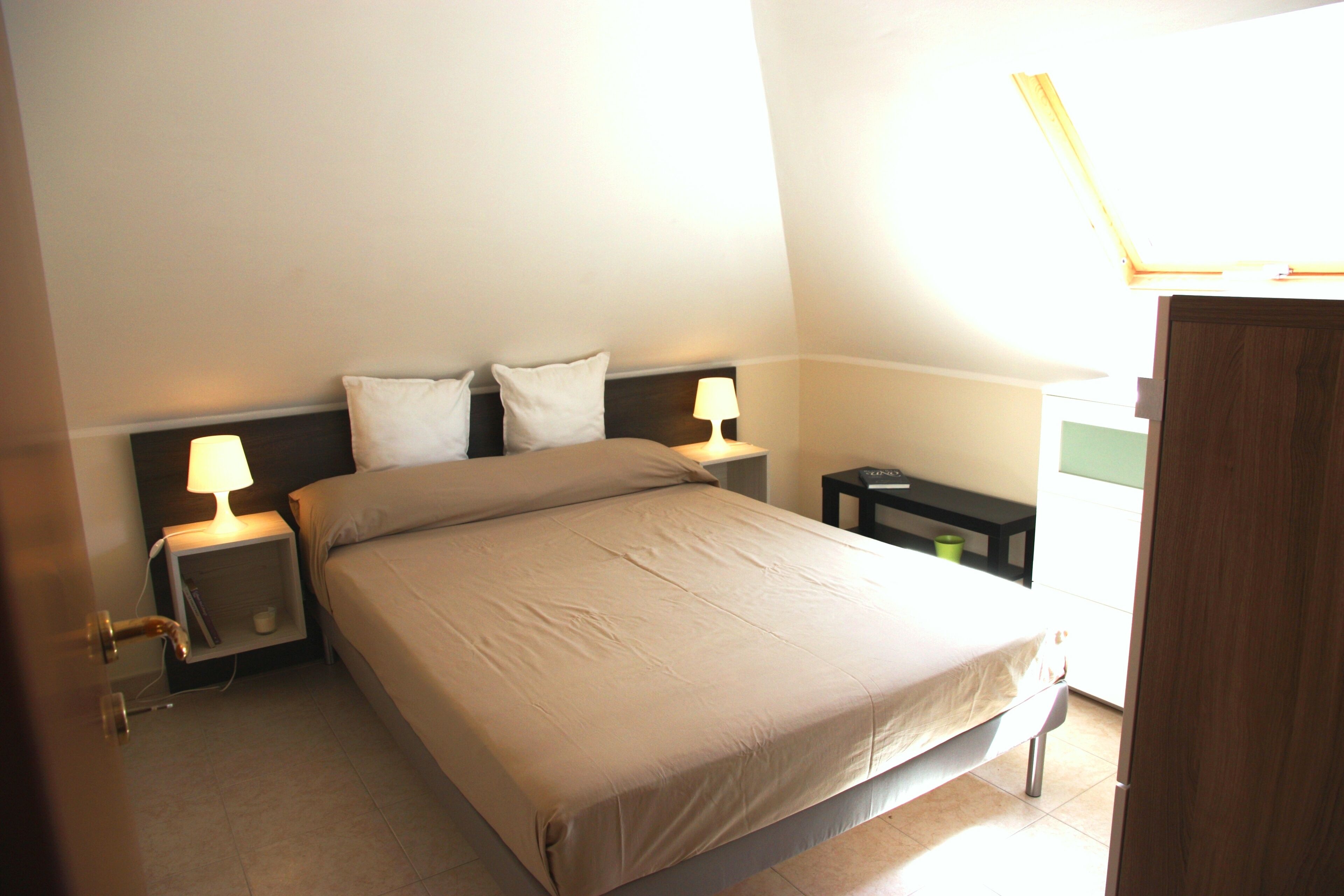 Modern, functional and welcoming. three-room apartment in the center of Letojan