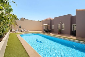 Piscine extérieure, piscine chauffée