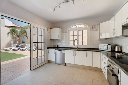 2 Bedroom 2 Bathroom Villa With Heated Pool And Uk Tv & Air Conditioning. 