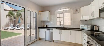 2 Bedroom 2 Bathroom Villa With Heated Pool And Uk Tv & Air Conditioning. 