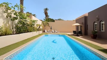 Piscine extérieure, piscine chauffée