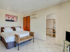 5 bedrooms, travel cot, free WiFi