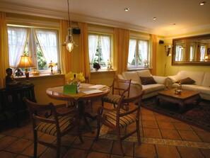 Fernseher, Bücher, Stereoanlage