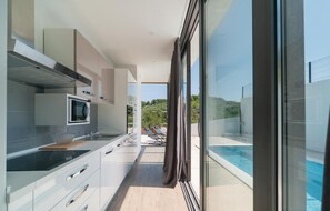 Fridge, microwave, stovetop, dishwasher