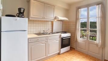 Fridge, oven, toaster, highchair