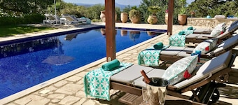 Villa LaMori in a quiet location with a heatable pool and a beautiful garden