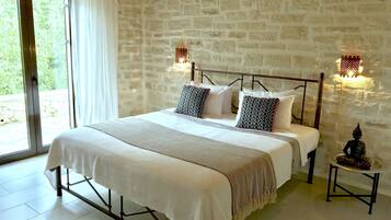 4 bedrooms, in-room safe, iron/ironing board, WiFi