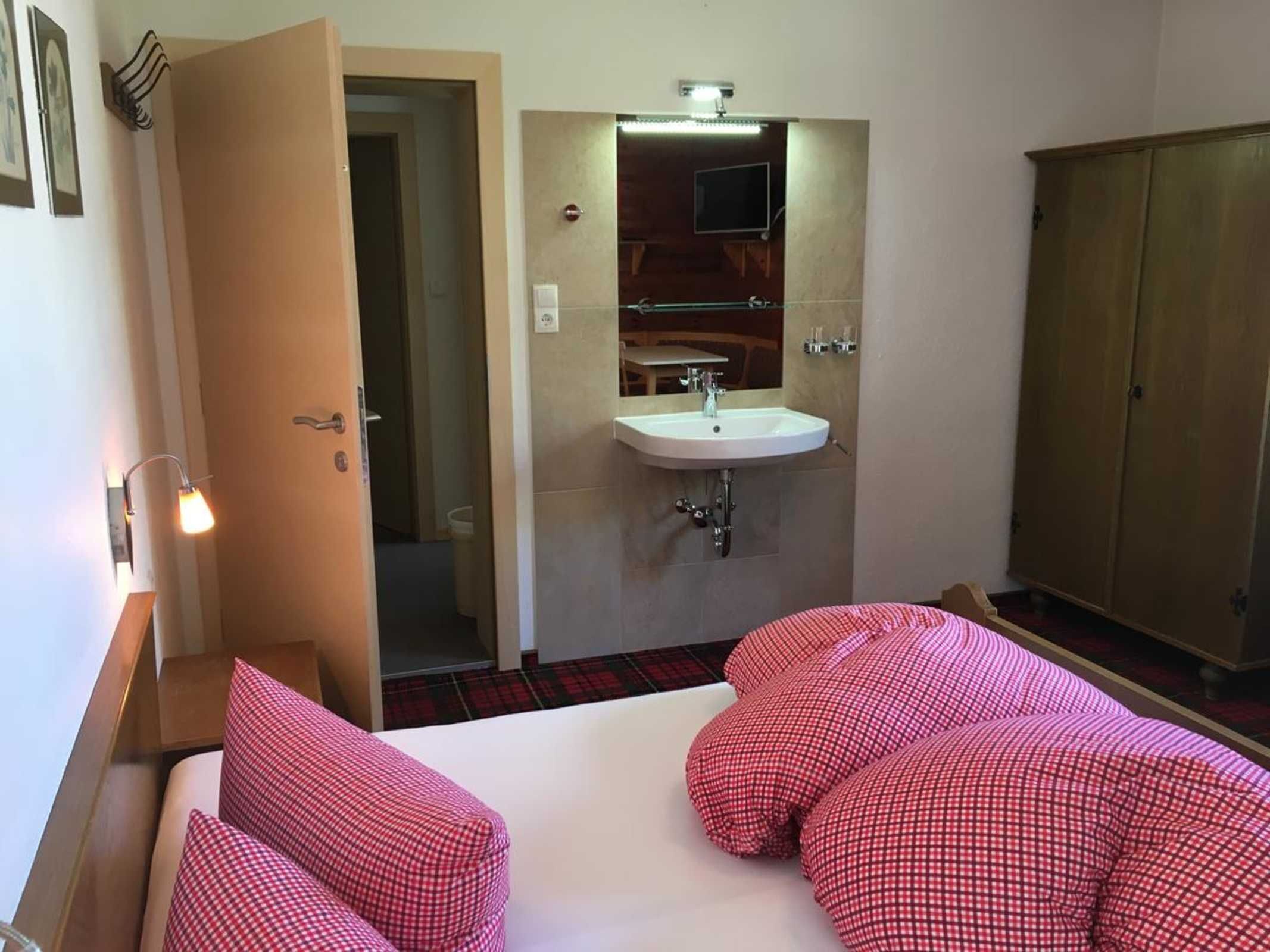 4 slaapkamers, een bureau, reisbedje, wifi