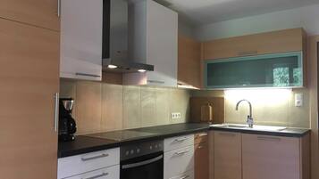 Fridge, oven, highchair