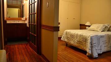 Minibar, desk, free WiFi, bed sheets