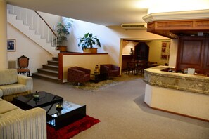 Reception - Hotel Crown (Melo)