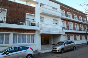 Front of property - Hotel Crown (Melo)