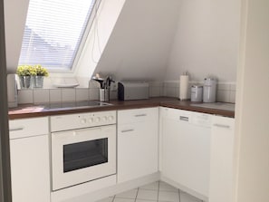 Fridge, oven, stovetop, dishwasher - Apartment Seeloft with balcony and direct lake view on the Möhnesee  (Möhnesee)
