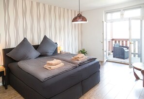 2 bedrooms, travel cot, WiFi, bed sheets