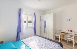 3 slaapkamers, reisbedje, gratis wifi, beddengoed