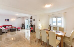 Dining - Beach front apartment in Komarna with WiFi (Komarna)