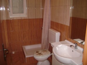 Douche, serviettes fournies
